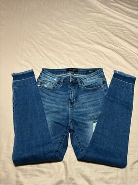 Judy Blue Medium Blue High-Rise Skinny Jeans with Frayed Hem